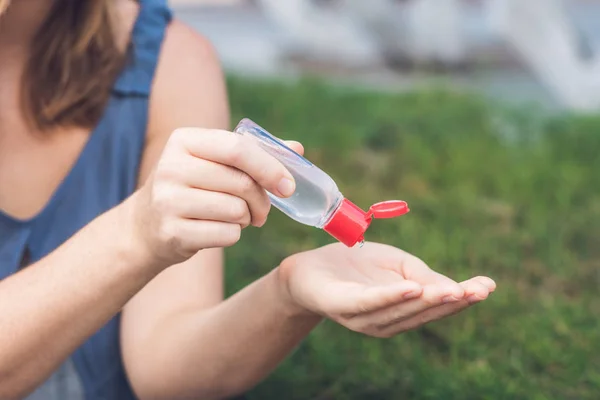 Hands using wash hand sanitizer — Stock Photo, Image