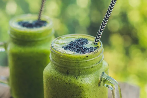 Batidos verdes con plátano y espinacas — Foto de Stock