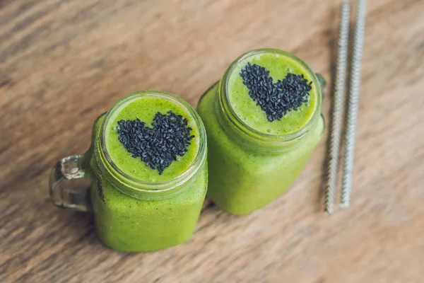 Batidos verdes con plátano y espinacas — Foto de Stock