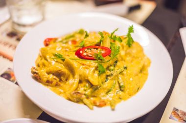 Tay curry karides ile sarı