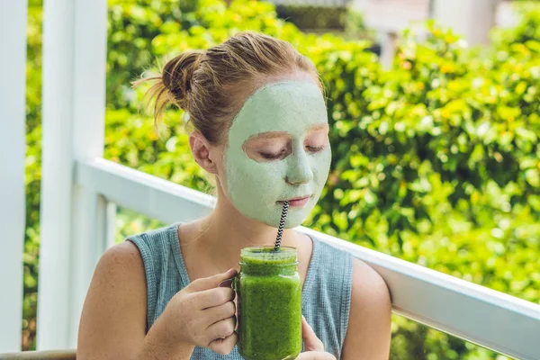 Woman applying Facial green clay Mask — Stock Photo, Image