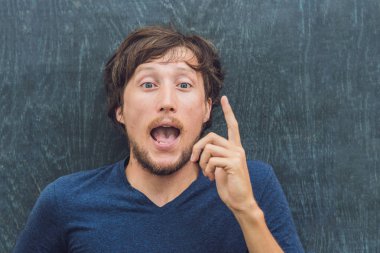 metin için yer ile genç adam 