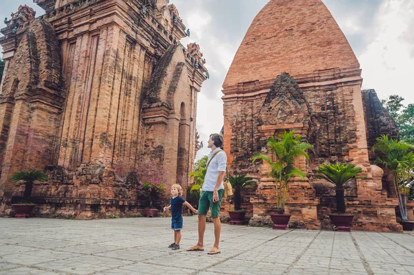 Ojciec i syn turystów w Wietnamie — Zdjęcie stockowe