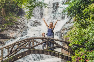 Anne ve oğlu Dalat, Vietnam.