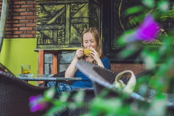 Woman  drinking morning ginger tea — Stock Photo, Image