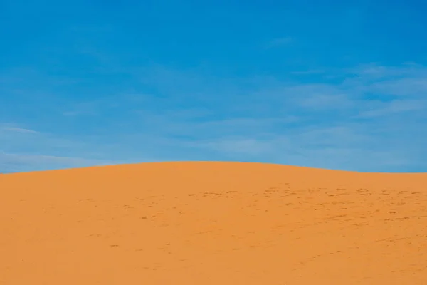 Rode woestijn in Vietnam bij dageraad — Stockfoto