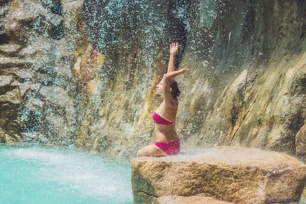Woman relaxing under a waterfall — Stock Photo, Image