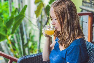  sabah zencefil çay içme kadın