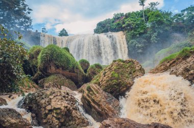 Fil şelale görkemli manzara