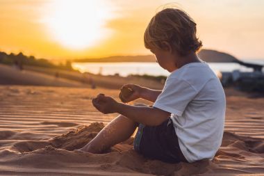 çocuk kırmızı çöl şafak