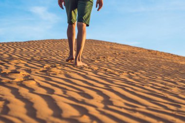 Vietnam kırmızı çölde kayıp adam