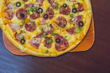 ev yapımı peynir pizza