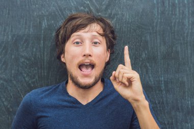 metin için yer ile genç adam 