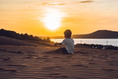 çocuk kırmızı çöl şafak