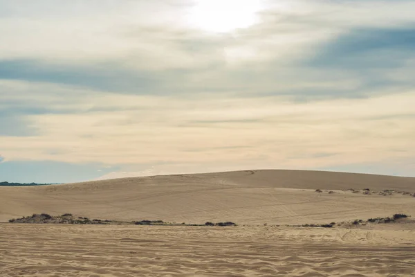 Geel zand in de woestijn, Mui Ne — Stockfoto