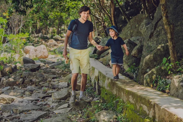 Father and son are walking — Stock Photo, Image