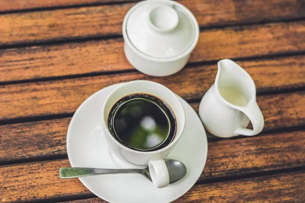 Kávé csésze fa asztalon — Stock Fotó