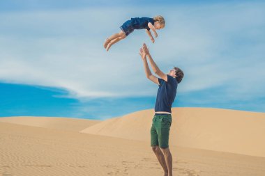 Baba ve oğul, beyaz çöl