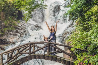 Anne ve oğlu Dalat, Vietnam.