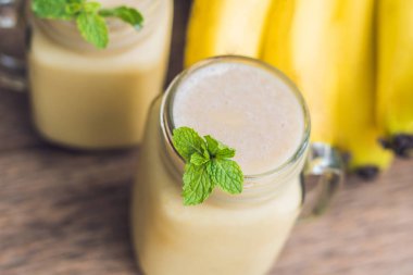 Muz smoothies ve muz