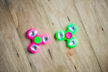 Renkli topluca spinners