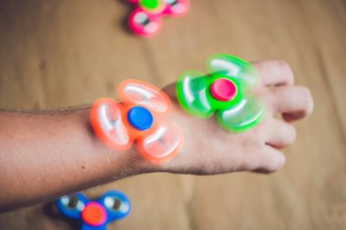 Erkek el ve el spinner