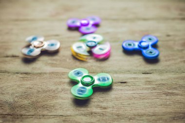 Renkli topluca spinners