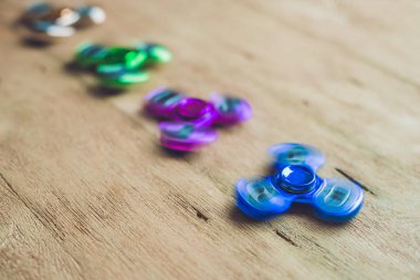 Renkli topluca spinners