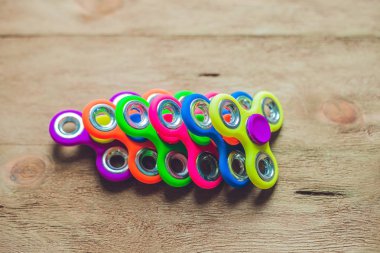 Renkli topluca spinners