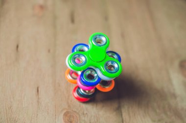 Renkli topluca spinners