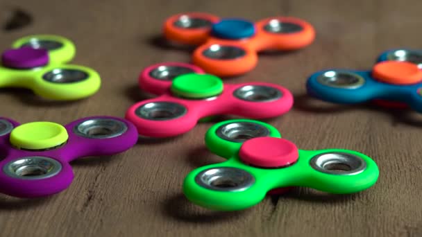 Filateurs de fidget colorés — Video