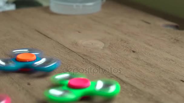 Fidget spinners coloridos — Vídeo de Stock