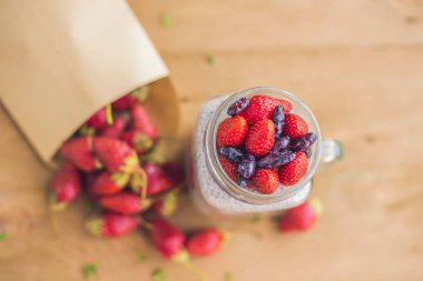 Sağlıklı katmanlı tatlı 