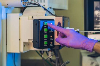 Bilim adamı bu durumda bir laboratuar işleri 