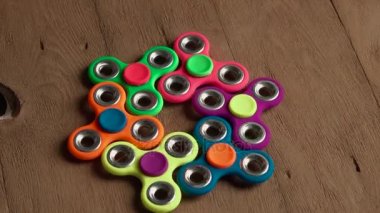 Renkli topluca spinners