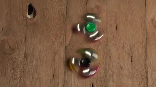 Gekleurde fidget spinners — Stockvideo