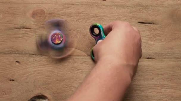 Male hand and spinners — Stock Video