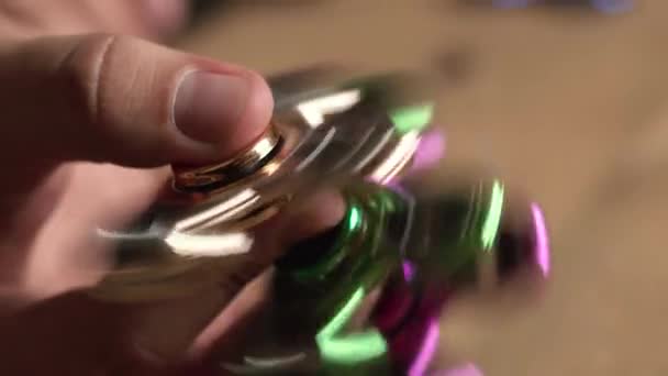 main mâle et filateurs 