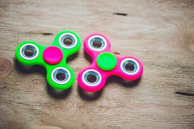 Renkli topluca spinners