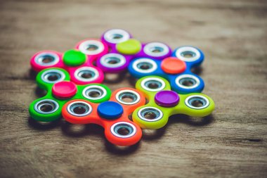 Renkli topluca spinners