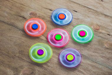 Renkli topluca spinners