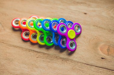 Renkli topluca spinners