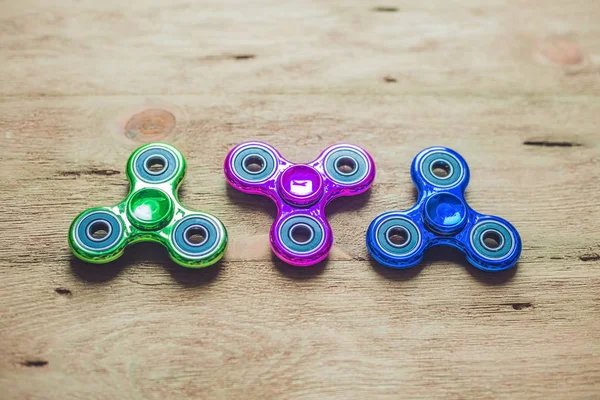 Renkli topluca spinners
