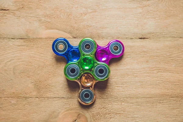 Renkli topluca spinners