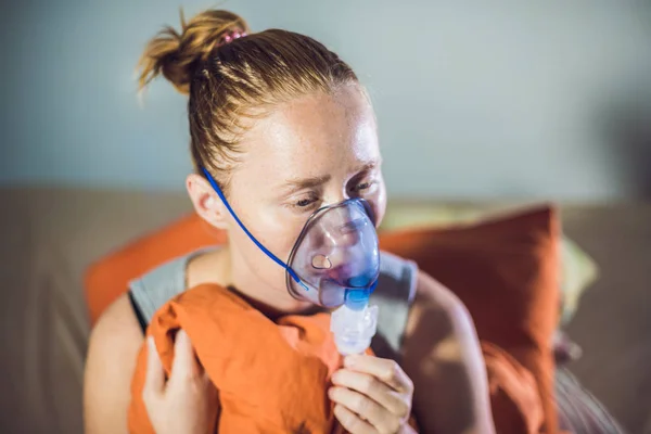 Kobieta z grypa lub przeziębienie objawy — Zdjęcie stockowe