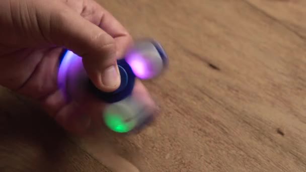 Male hand holding hand spinner — Stock Video