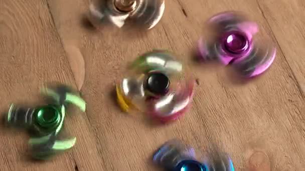 Gekleurde fidget spinners — Stockvideo