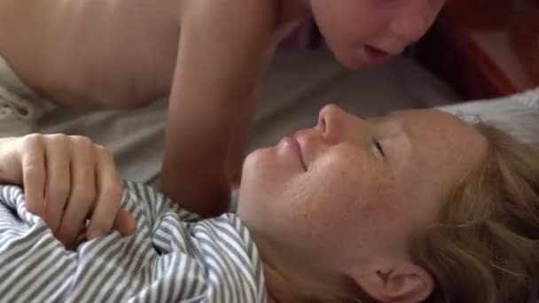 Little Son wakes up mom at home — Stock Video