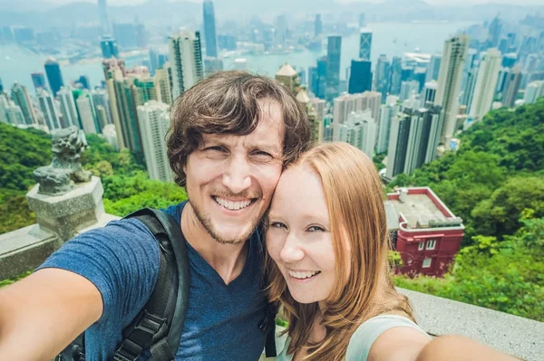 Caucasian couple in Hong Kong. — Stock Photo, Image