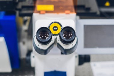 Laboratuvar confocal tarama mikroskobu